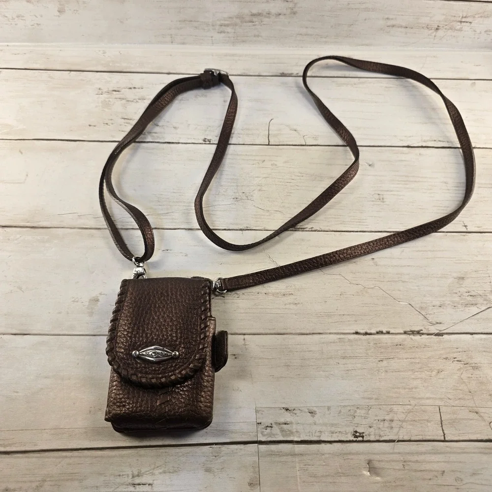 Brighton Bronze Pebbled Leather Crossbody Cell Phone Wallet Purse Silver Scroll